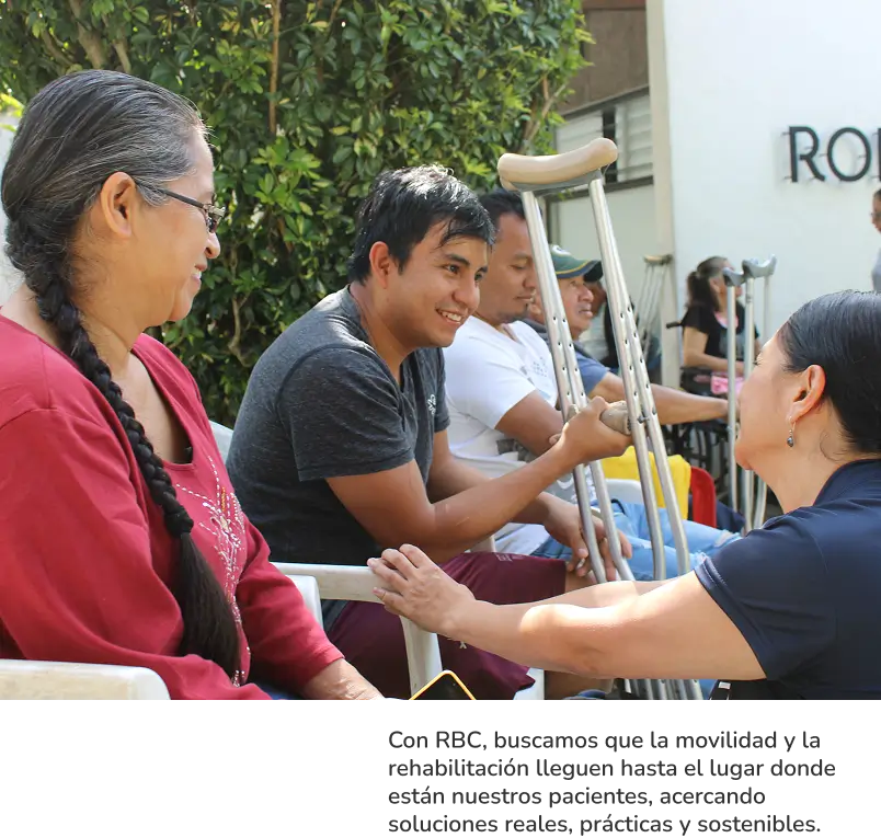 La RBC (Rehabilitación Basada en la Comunidad) rehabilita de manera integral a pacientes vulnerables en su contexto real.